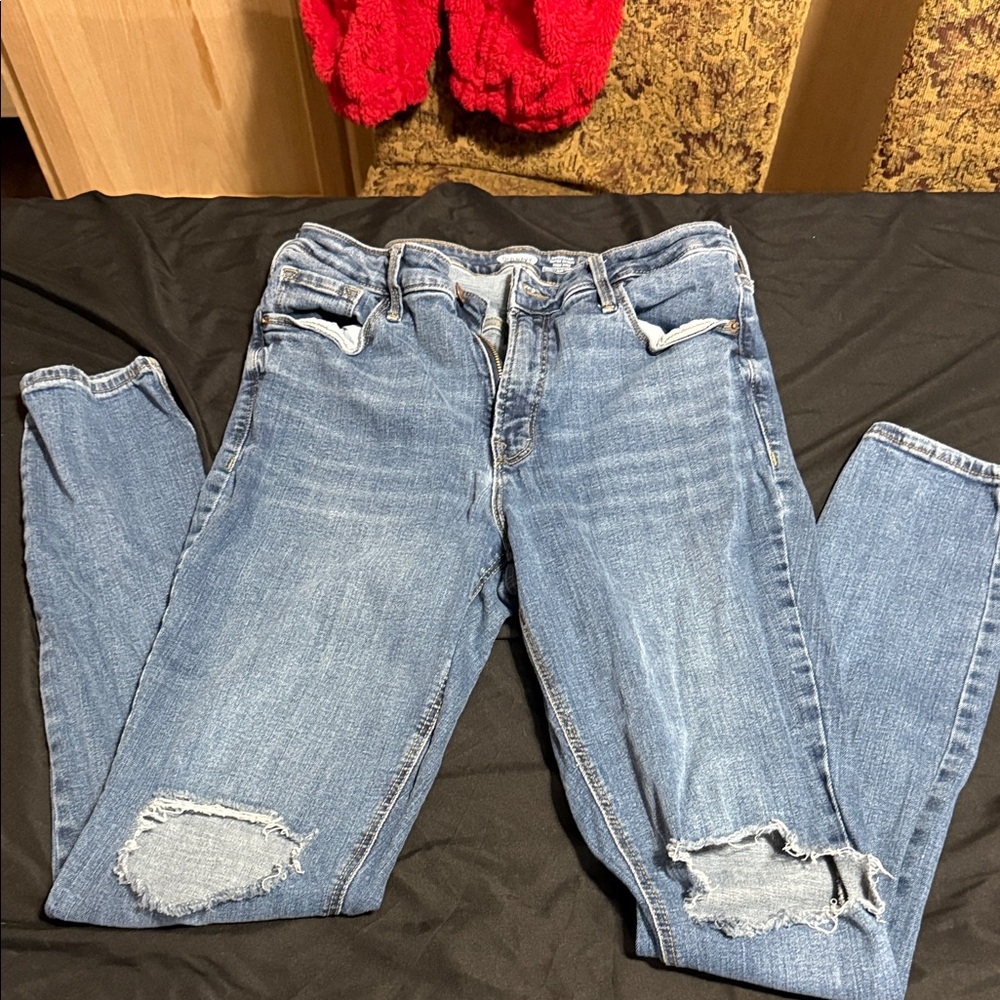 182–Old Navy Women's Blue Distressed Skinny Jeans